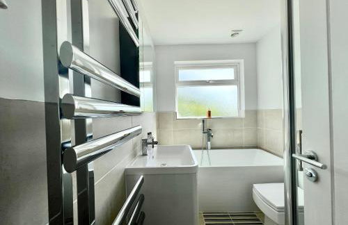 Incredible Views in Dartmouth with Parking and EV Charger - Foto 18