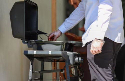 Spacious 3 bedroom unit with backyard and parking just 10 minutes from Rodeo Dr and attractions! - Photo 35