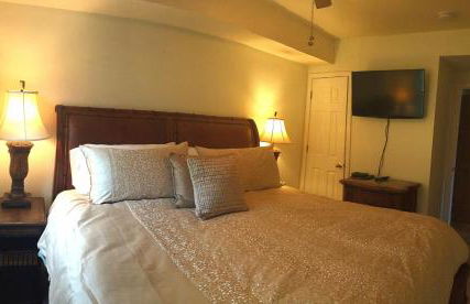 Creekside Craftsman Cabin with Jacuzzi - Alpine Splendor 6 Mins to downtown - Photo 16