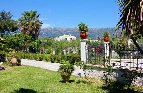 Amarynthos Beachfront Vacation House with garden - Foto 32