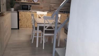 D&A - Photo 2, stove, minibar