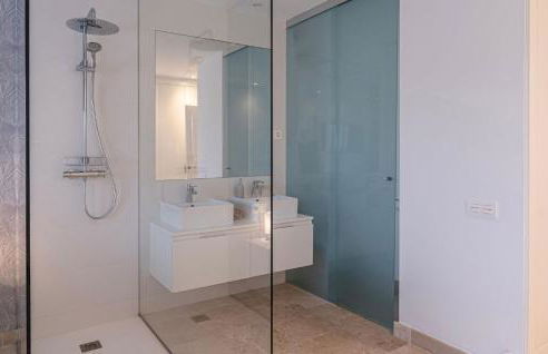 Serene hideaway, luxurious 2-bedroom penthouse apartment in the exclusive Paraíso Pueblo - Photo 20