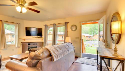 Private Hot Tub Tuckasegee River Couples Escape - Foto 3