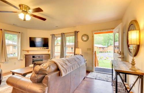 Private Hot Tub Tuckasegee River Couples Escape - Foto 3