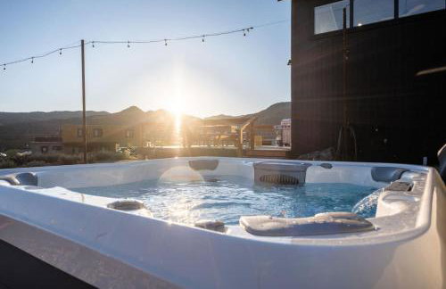 Stargazing Retreat with Hot Tub Deck Hammocks BBQ - Photo 41