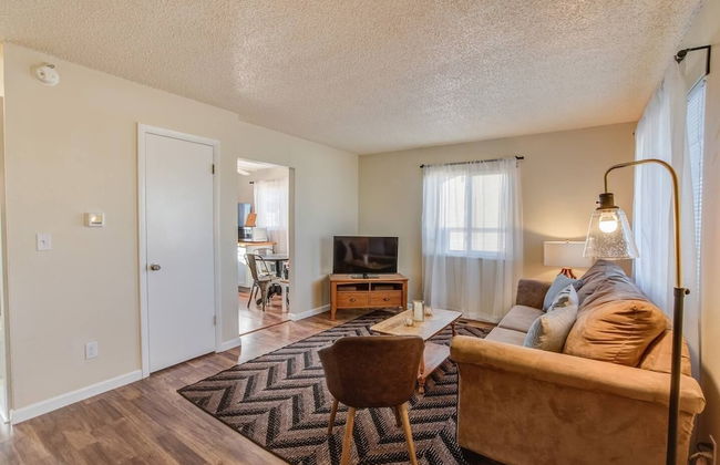 2BR Aptmt Parks Private Deck, Mountain Views! - Photo 15