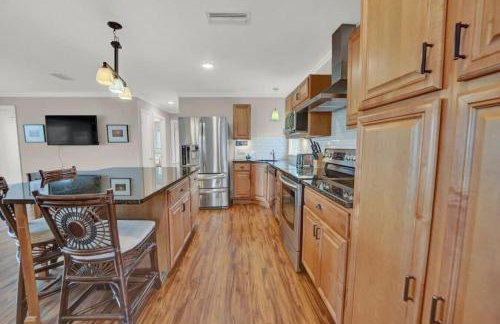 Pet-Friendly Bay View Home w/ Screened Pool Near Lighthouse - Foto 29