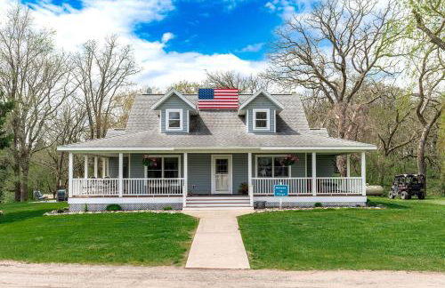 Lakefront Cottage Fully Equipped with Excellent Location in Saint Croix Falls, Wisconsin - Foto 1