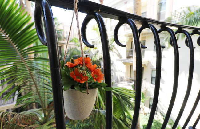 LAs Premier Apartments - Photo 60