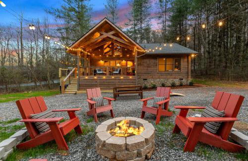 Family fun, romantic Hot Tub, Firepit, King Bed 15 min from Blue Ridge & Ellijay - Foto 1