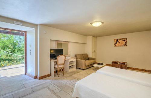 Mare Monte Luxury Suites - Photo 5