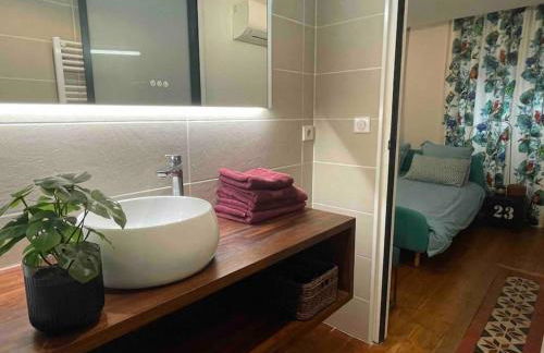 Jennys-Getaways Sunny Apartment Close Cité du Vin - Foto 9