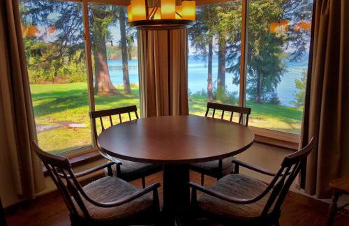 Lakefront Pine Cottage Hot Tub & Fire Pit - Foto 2