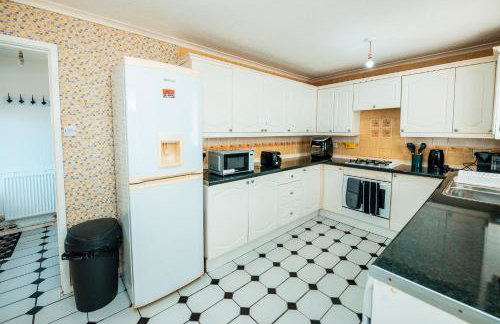 Family & Group Stay in Manchester - Free Parking - Foto 18