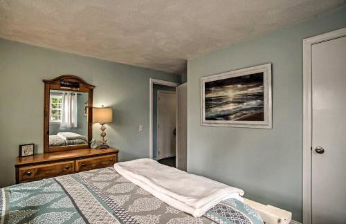 Walk to Haigis Beach Cape Cod Retreat with Deck! - Foto 11