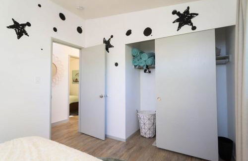 #StayinMyDistrict Modern Mid-Century Retreat - Foto 28