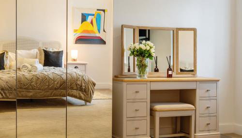 Luxe Detached 3 Bed Luxe House on Exclusive Private Estate Close to Coast Free Hot Tub Sleeps 6 Private Parking for 2 Cars - Foto 4, wardrobe