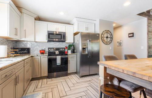 Spacious 3-BR Home with Patio, Firepit & BBQ! - Foto 21