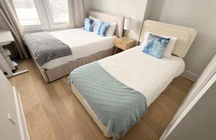 Elegant 2BR-2BA Spacious Escape with Rooftop Near NYC - Foto 16