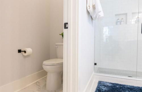 Birdsong Bungalow - Hot Tub, Game Room, Fire Pit - Foto 44