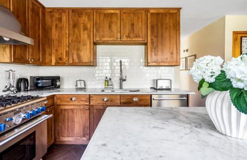 Catskills Delaware River Modern Colonial Getaway - Foto 24