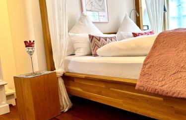 Mond Im Herzen von Monschau - Foto 8