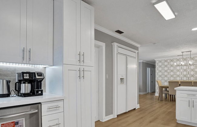 Modern Chic 7-BR with Pool & Gameroom - Foto 24