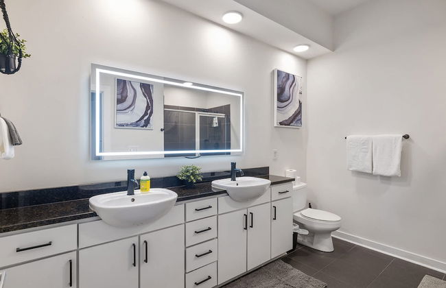 Spacious 2BD With Private Balcony and Free Parking 2 - Foto 2