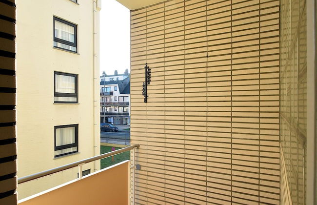 Sunny Escape by the Shore - Photo 10