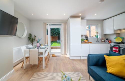 Edgeware Home 4 Bedroom House-Free Parking - Foto 15