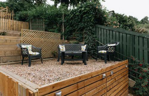 LITTLE RED HOLIDAY HOME - 2 Bed House with Free Parking within West Yorkshire, local access to the Peak District - Foto 7