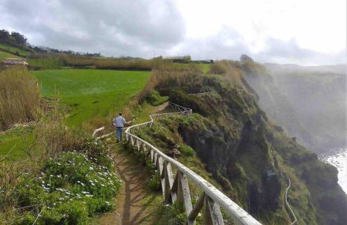 Alvarenga House - Photo 16