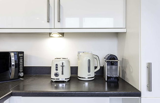 Trendy Queen's Park Apartment With Views Across London - Foto 8