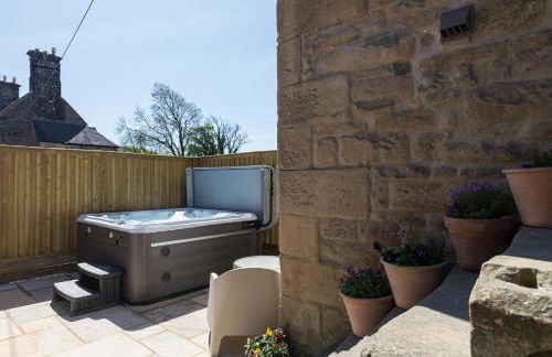 Country Cottage with Hot Tub - pre-heated for your arrival - Photo 2