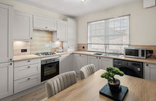 Riverside Rest 2 - 2 Bath, 2 Bedroom Apartment - Free Onsite Parking - Photo 33