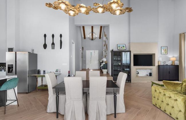 Modern Villa With Swimming Pool and Fenced Garden - Photo 32