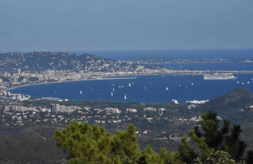 Villa Ormarine, vue exceptionnelle sur la baie de Cannes et le Mercantour - Foto 54