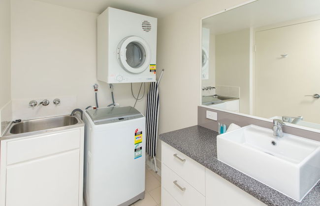 Miami Beachside Holiday Apartments - Photo 30