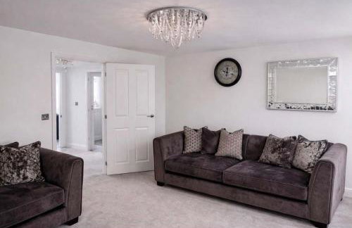 The Grand 4-Bed Ebbsfleet Home - Big Garden & Parking Space, Near Bluewater - Foto 14