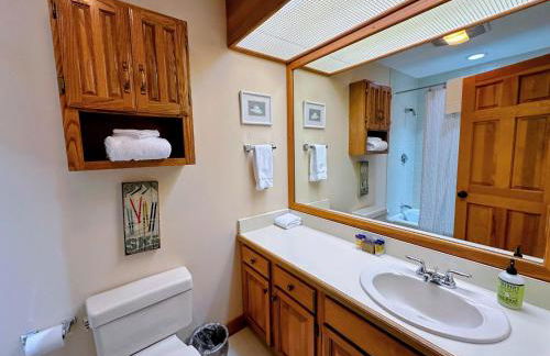 O8 Renovated Forest Cottage Townhome with great Mt Washington views fast wifi Walk to skiing - Foto 25