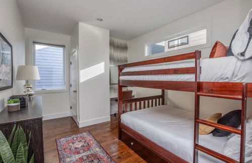 Jack Daniels House with Rooftop Golf, City views! 8min to Whiskey Row! Sleeps 10! - Foto 51