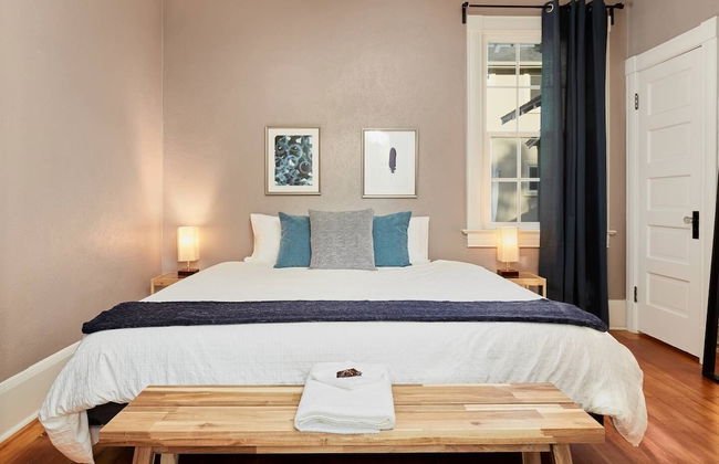 2BR Olympic Center Downtown - Photo 1