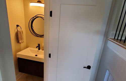 Brand New Modern House - Walk to Main Street - Foto 33