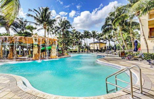 2B Beachfront condo! Pool! Games! 15 mins to PBI! - Foto 44