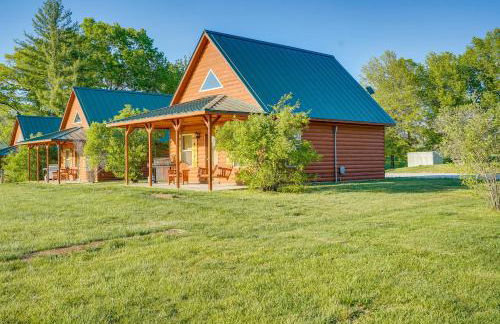 Lakefront Columbia Cabin with Porch and Shared Dock - Foto 1