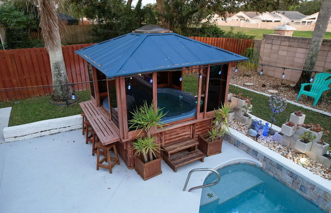 Gorgeous Urban Oasis W/hot Tub, Heated Pool And Private Movie Theater 3 Bedroom Home by RedAwning - Foto 43