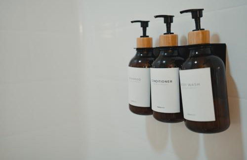 Cabin Minutes to Mt Rainier - EV, HotTub, 2 Queen and Twin - Photo 23