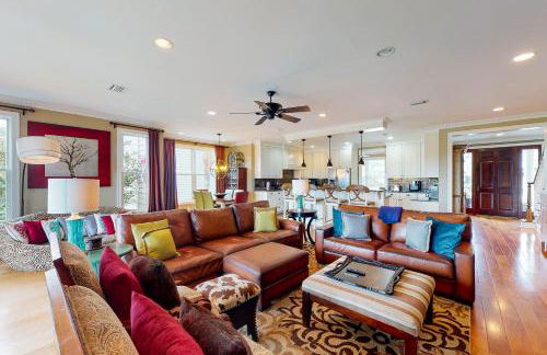 Fantastic getaway with private pool, deck, game room, AC & fast WiFi - Foto 8