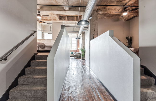 Luxury Historic Loft with Gym - Photo 69