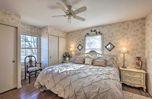 Cozy Kansas City Home with Yard - 9 Mi to Dtwn! - Foto 14